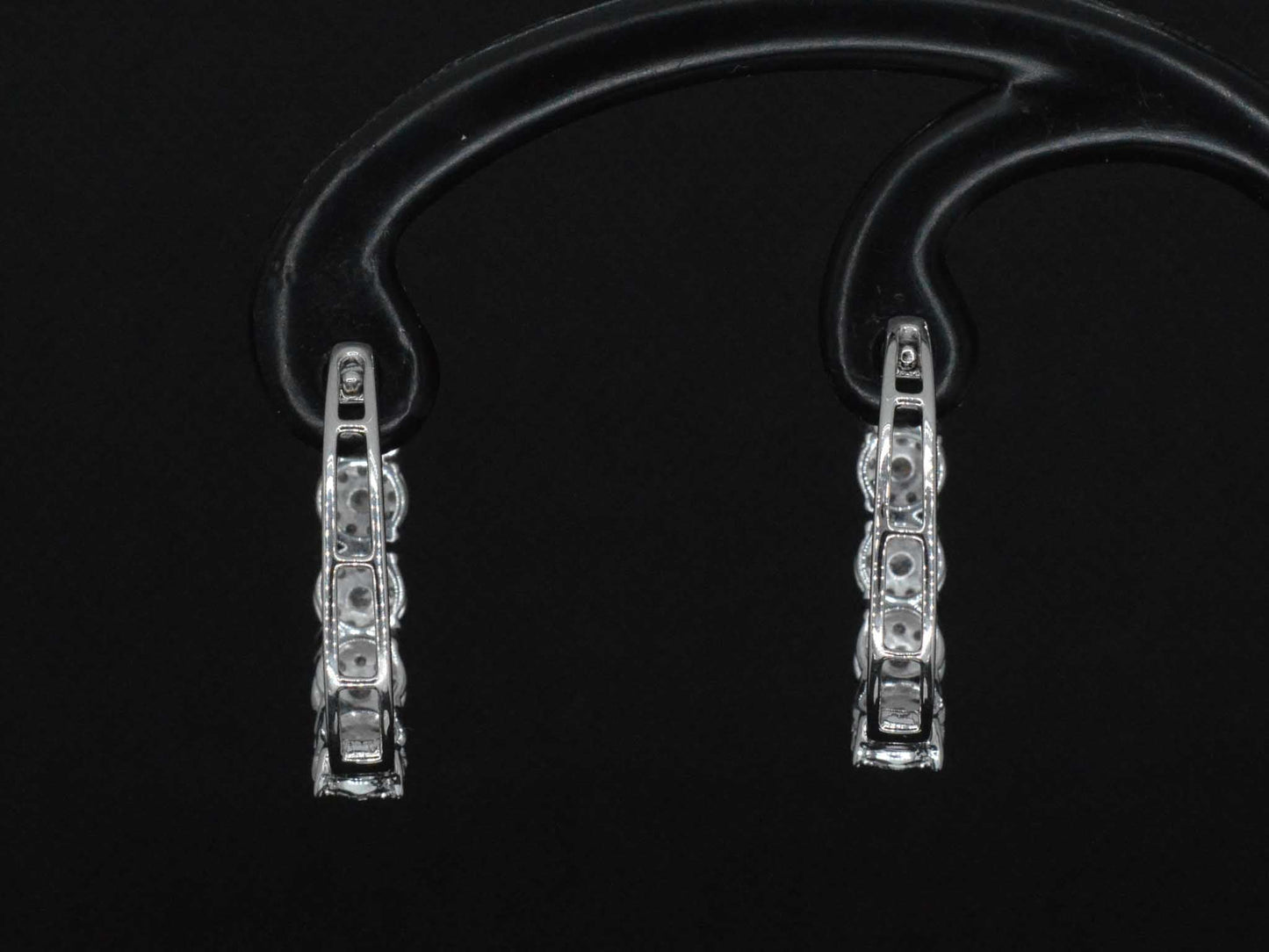 Witgouden oorbellen met diamanten