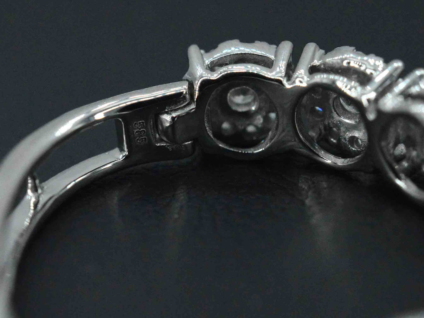 Witgouden oorbellen met diamanten