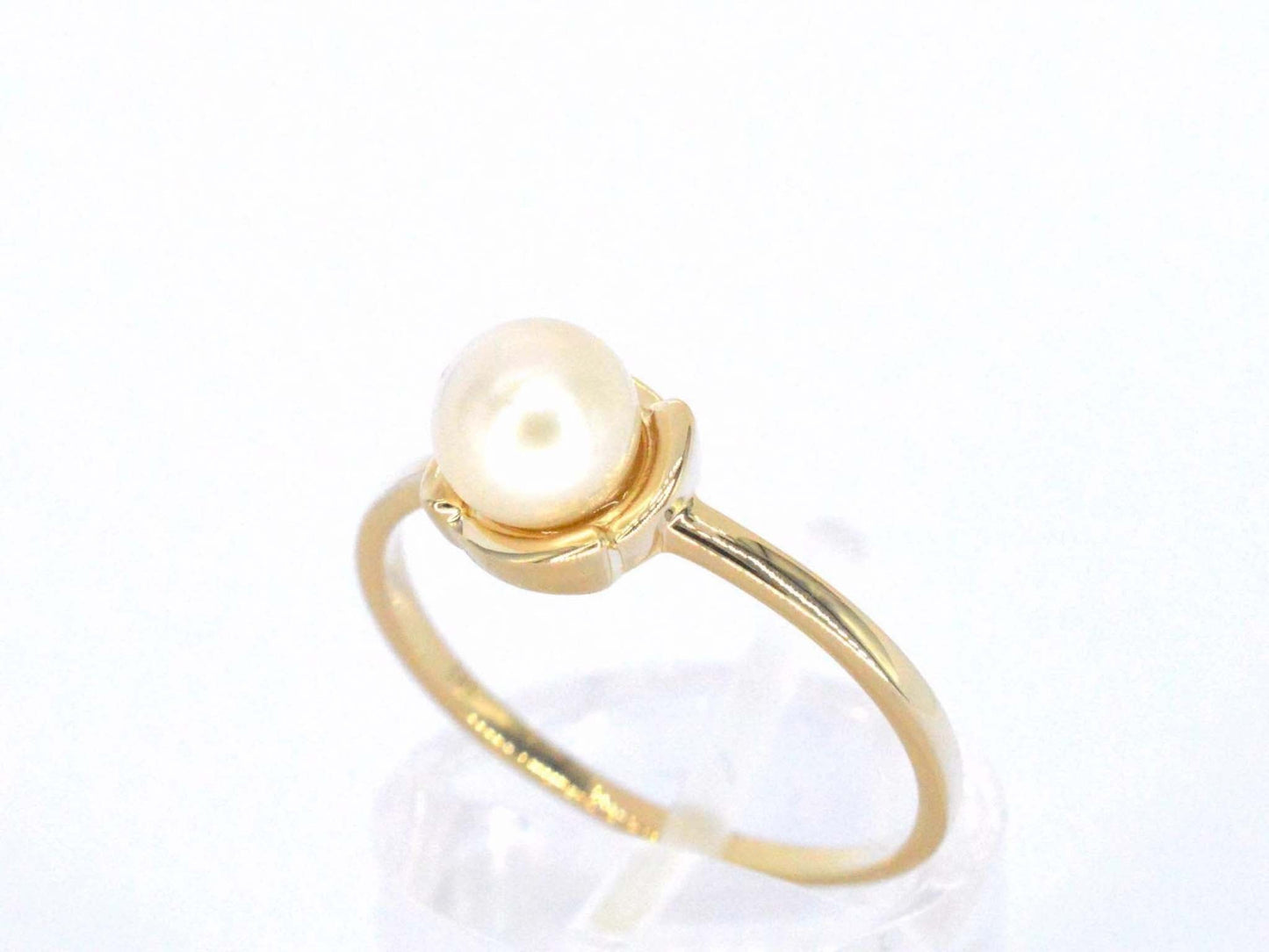 Gouden ring met een parel