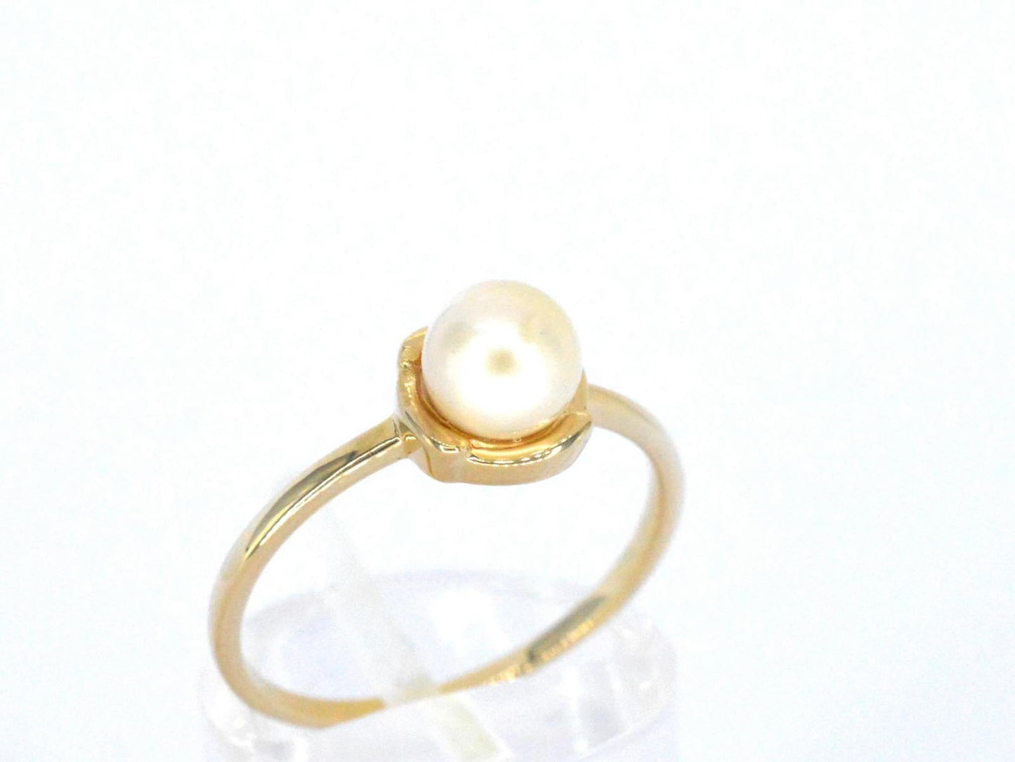 Gouden ring met een parel