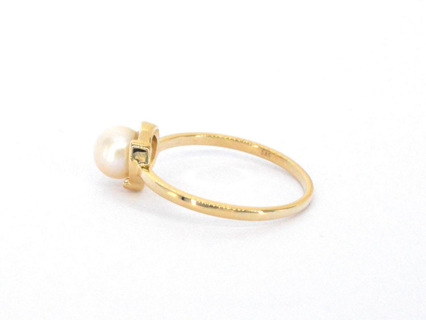 Gouden ring met een parel