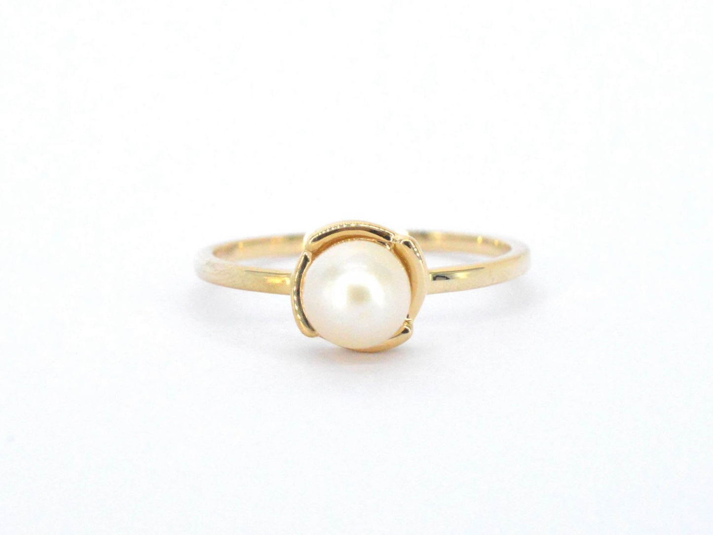 Gouden ring met een parel