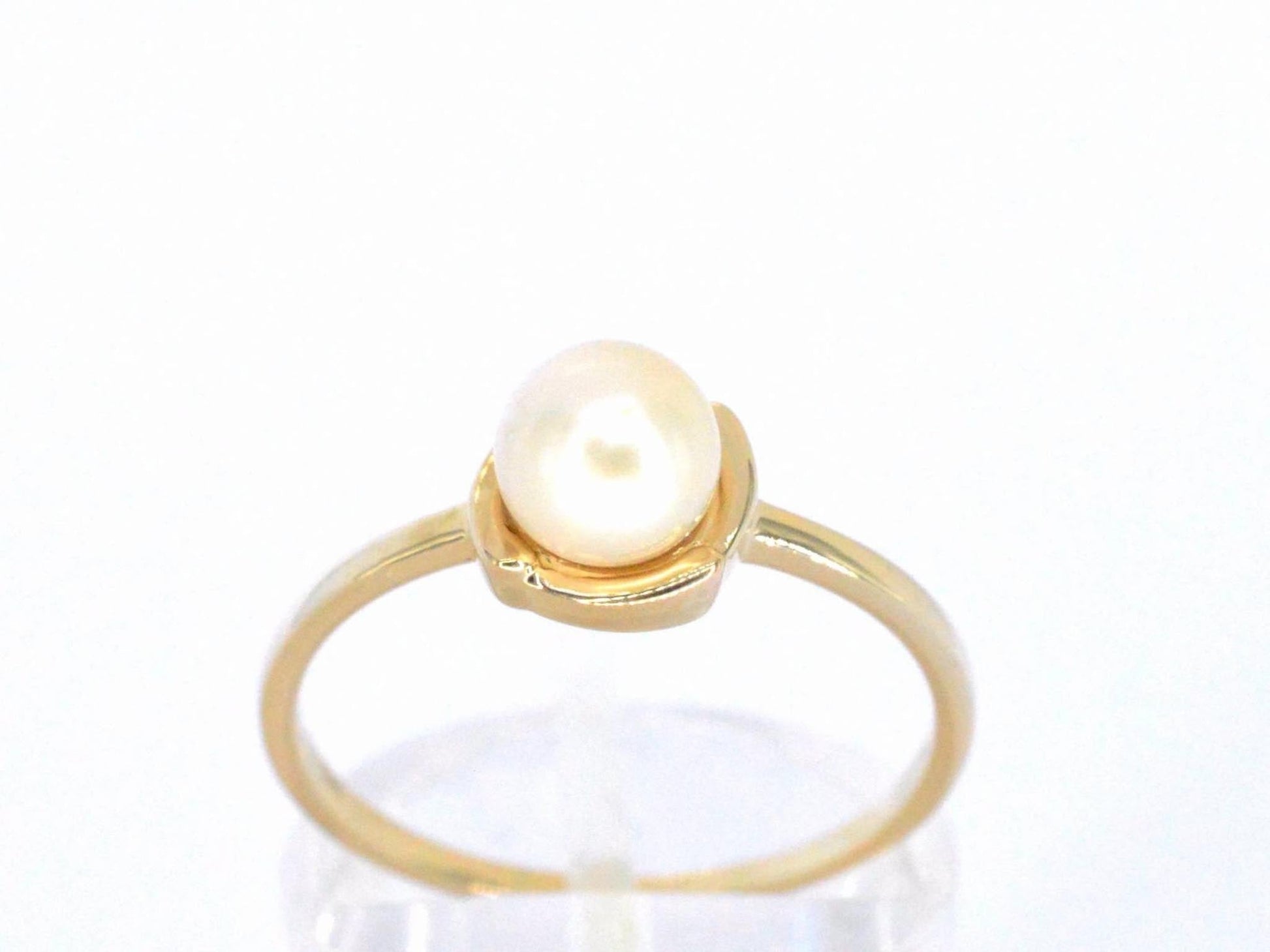 Gouden ring met een parel