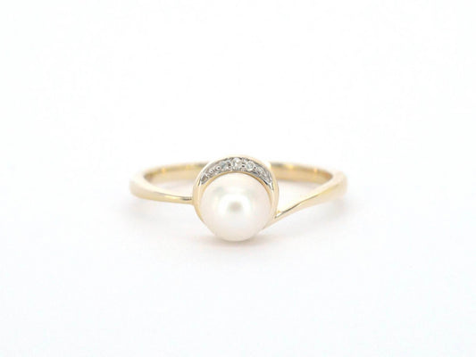 Gouden ring met diamanten en een parel