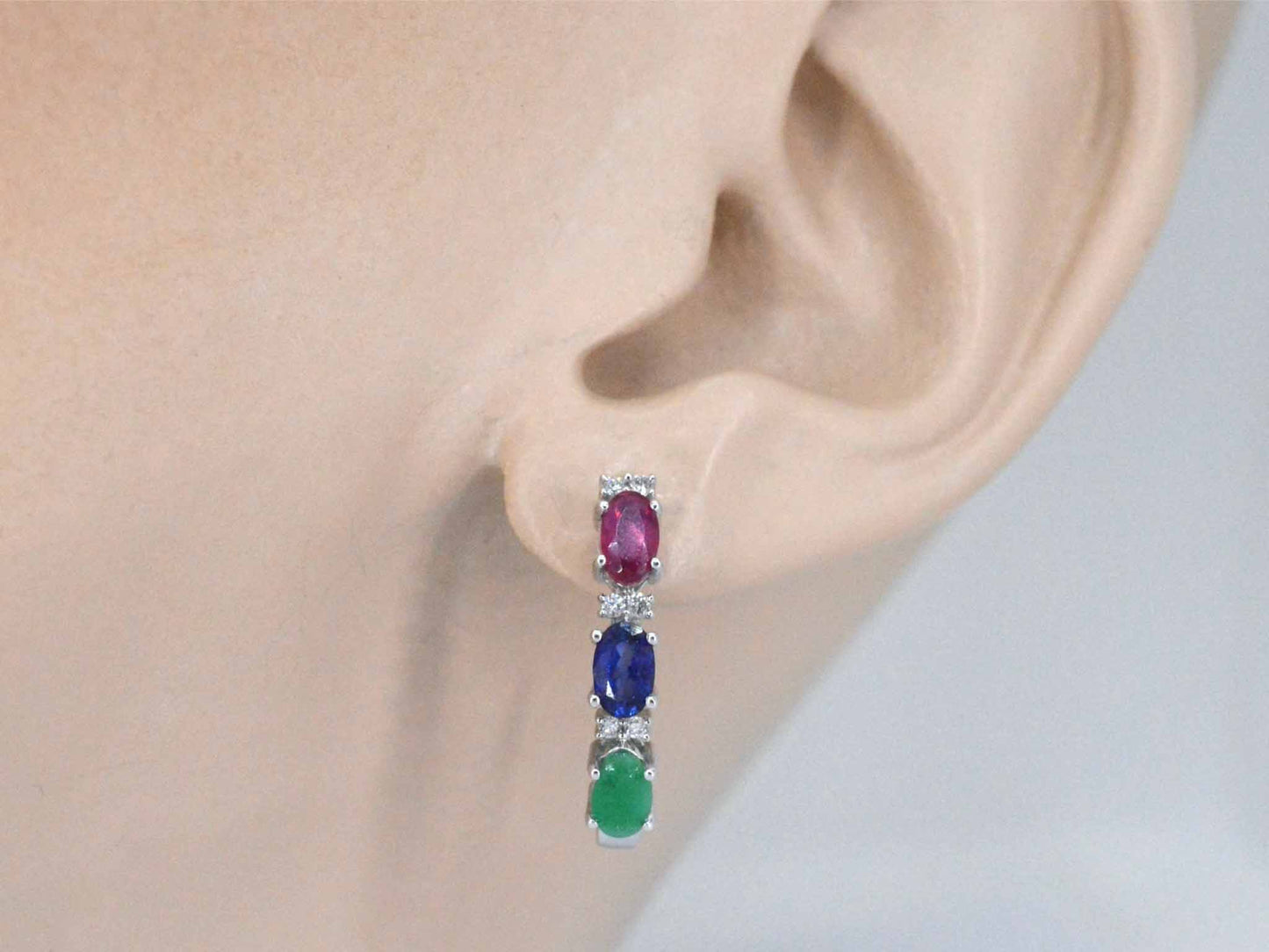 Witgouden oorbellen met multicolour edelstenen en diamant