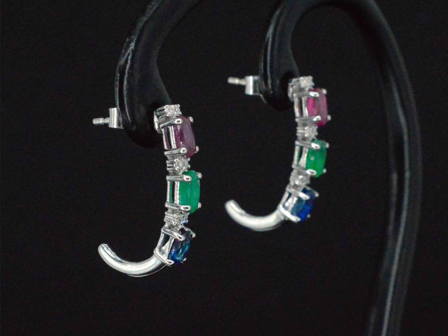 Witgouden oorbellen met multicolour edelstenen en diamant