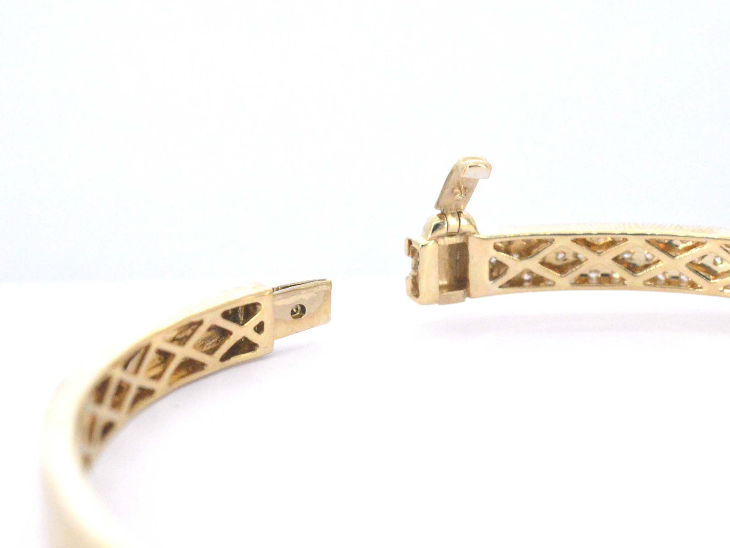 Gouden vaste armband met briljant geslepen diamant