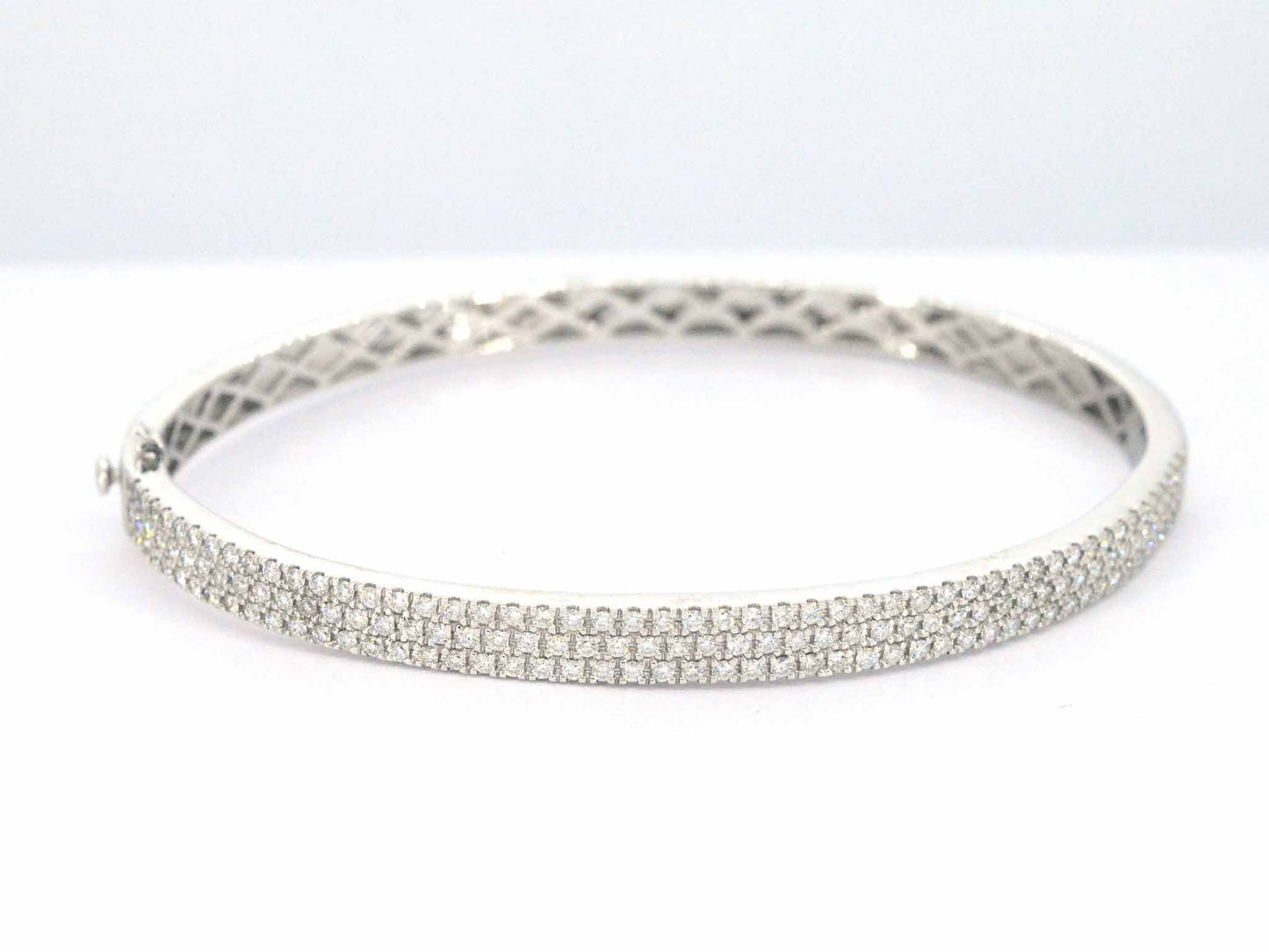 Witgouden vaste armband met briljant geslepen diamant