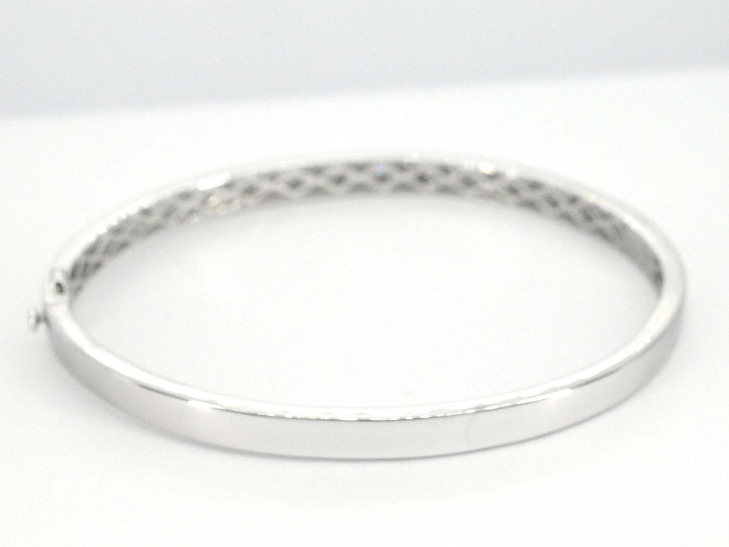 Witgouden vaste armband met briljant geslepen diamant