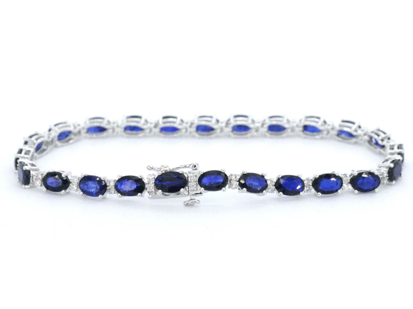 Witgouden tennisarmband met diamanten en saffier