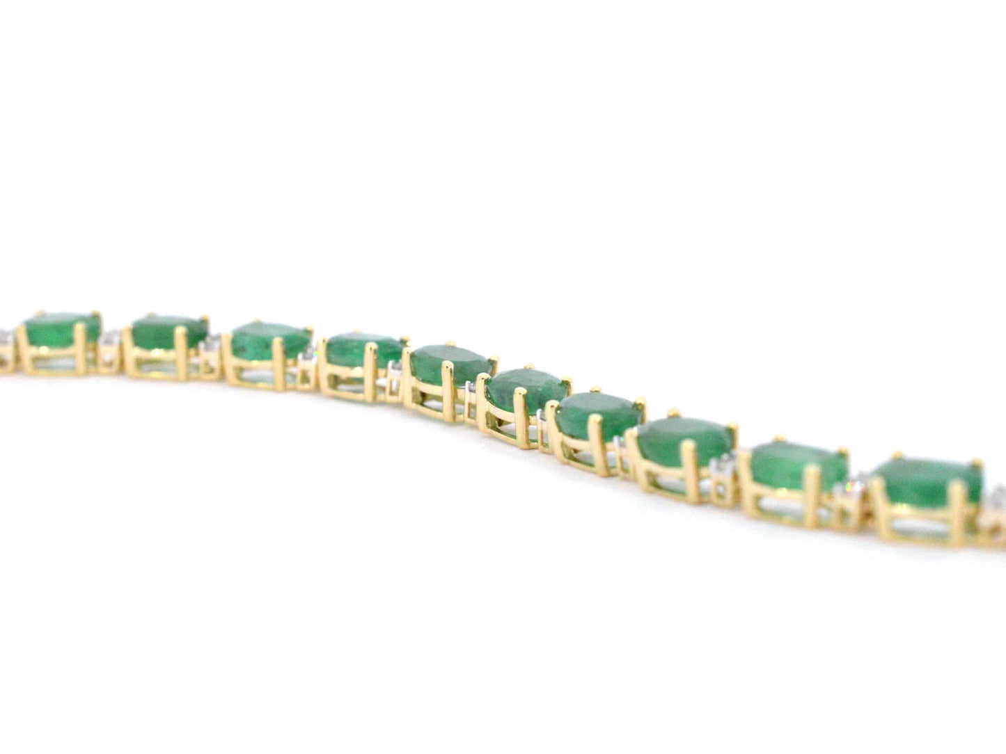Geelgouden tennisarmband met diamanten en smaragden