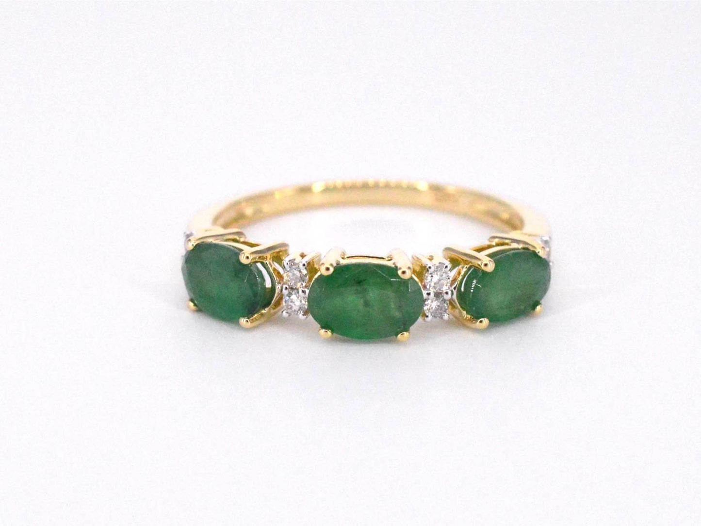 Gouden ring met diamanten en smaragd
