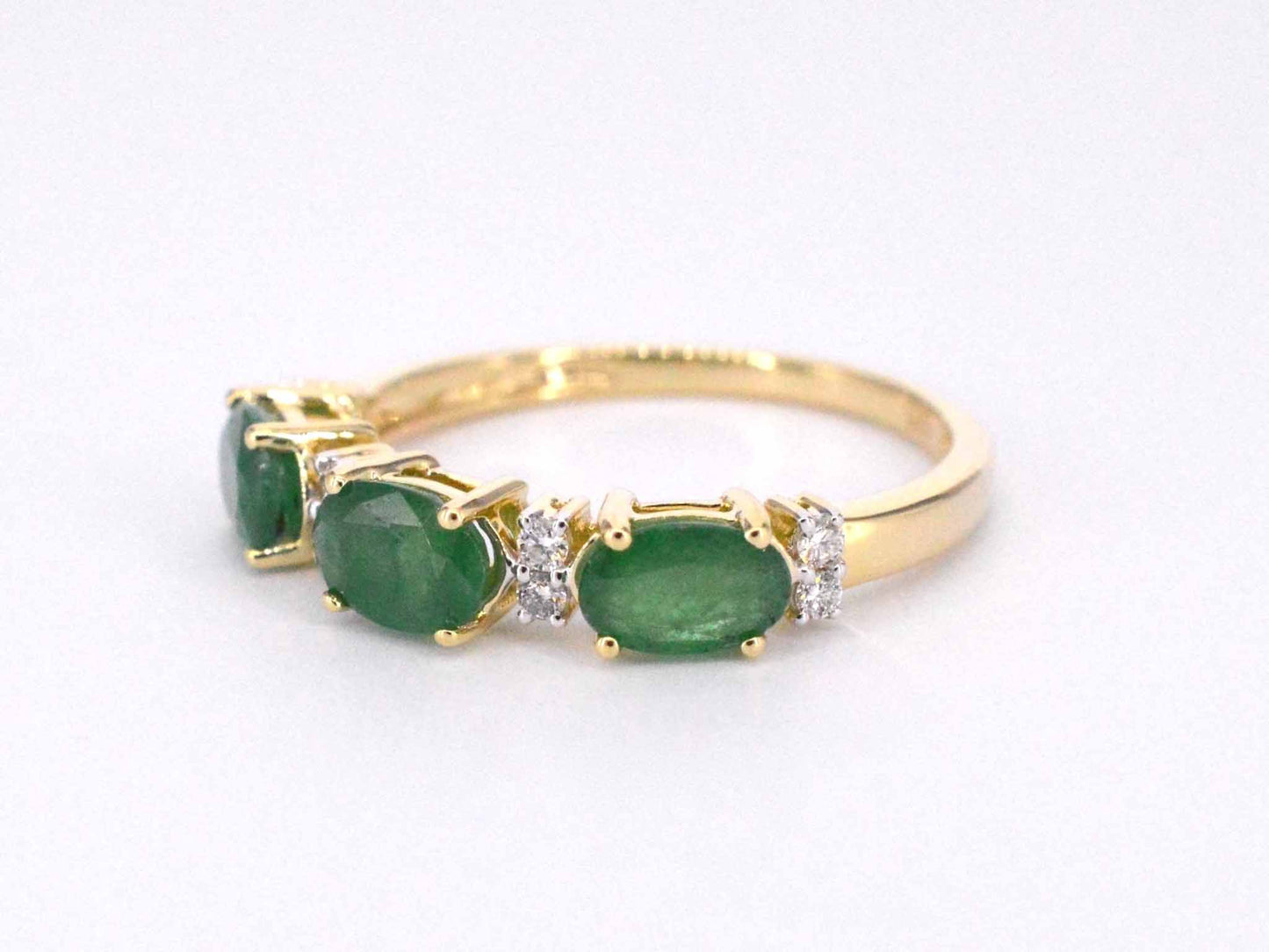 Gouden ring met diamanten en smaragd