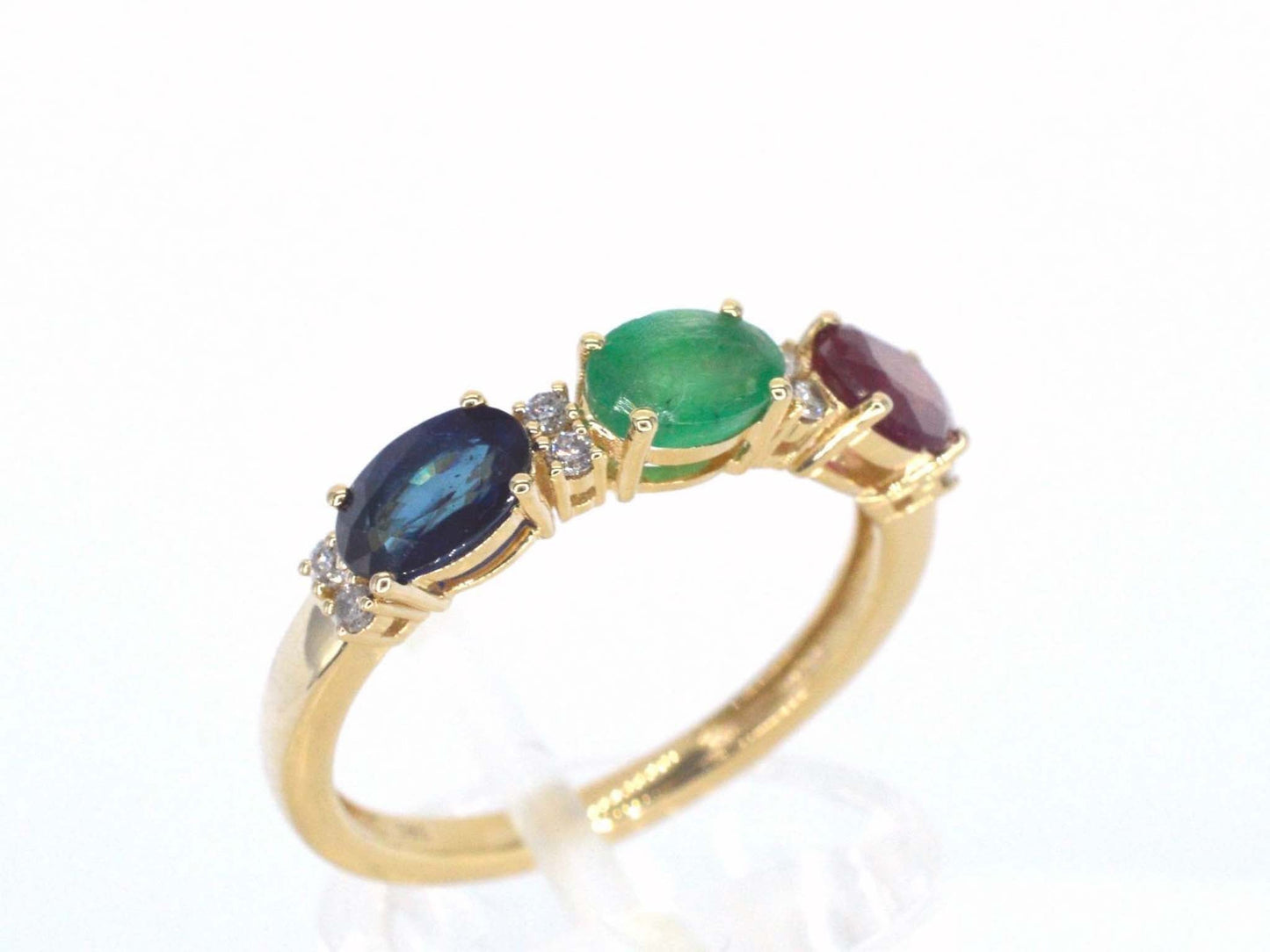 Gouden ring met diamanten en saffier, robijn, smaragd