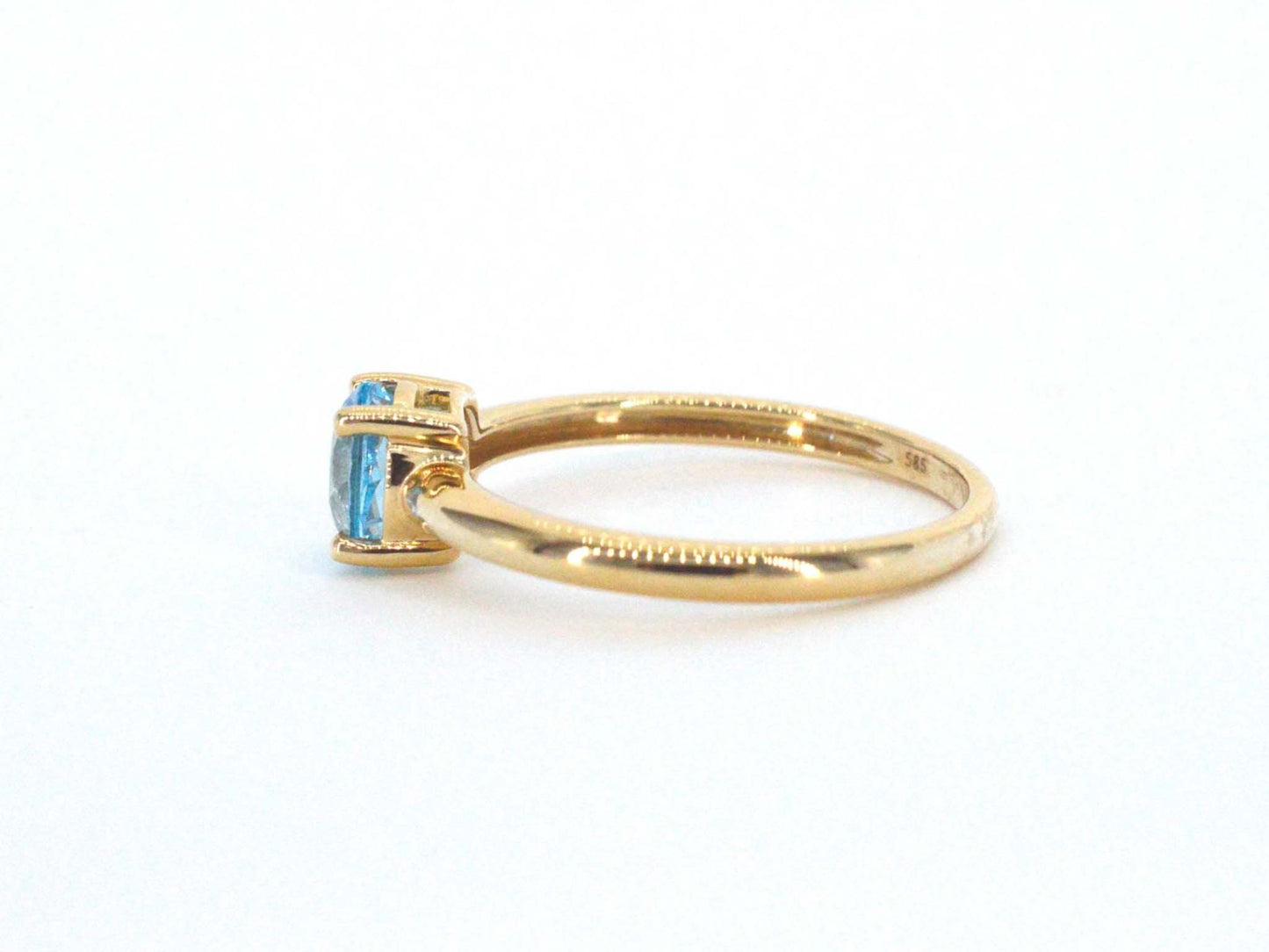 Gouden ring met topaas