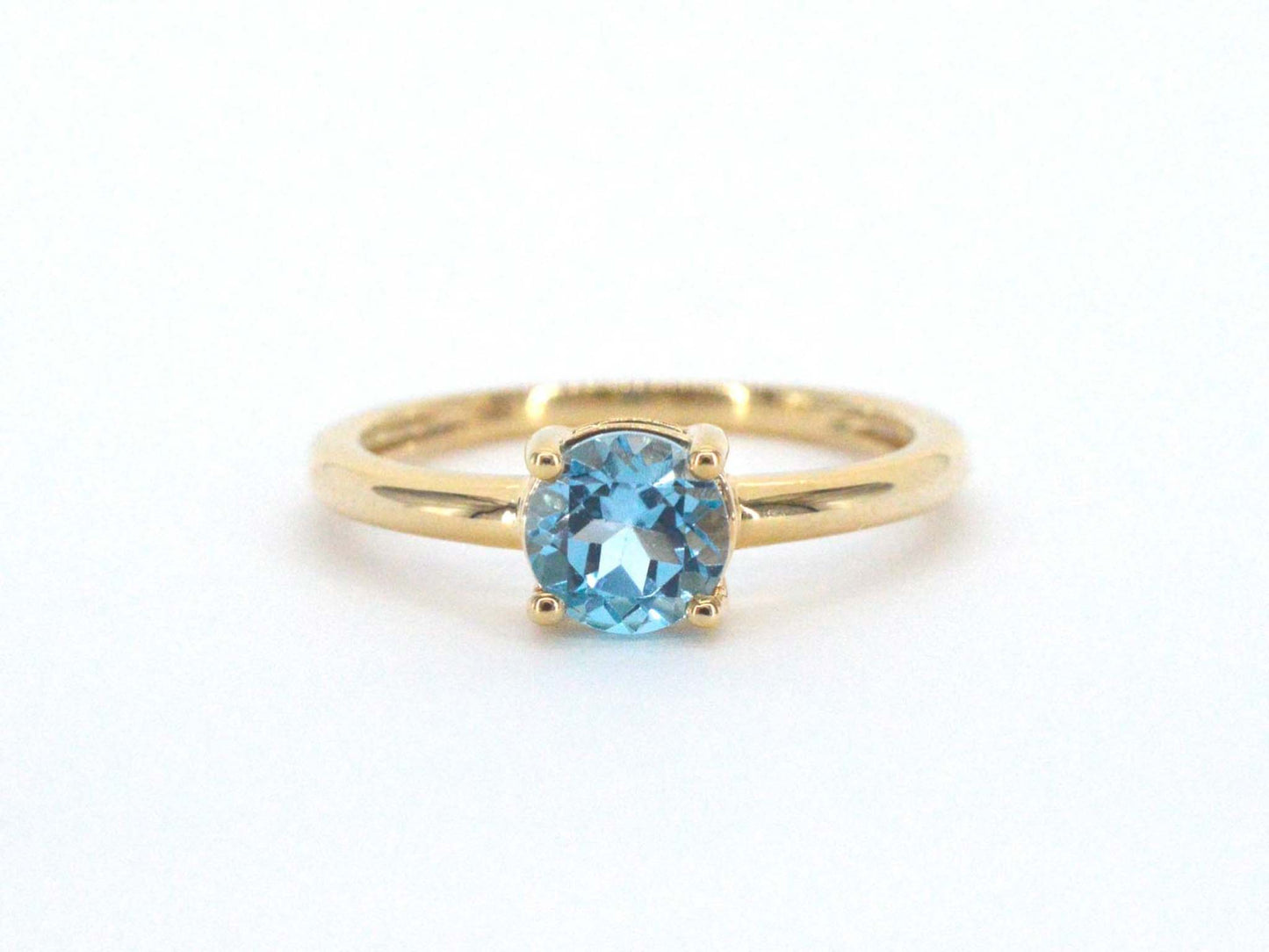 Gouden ring met topaas
