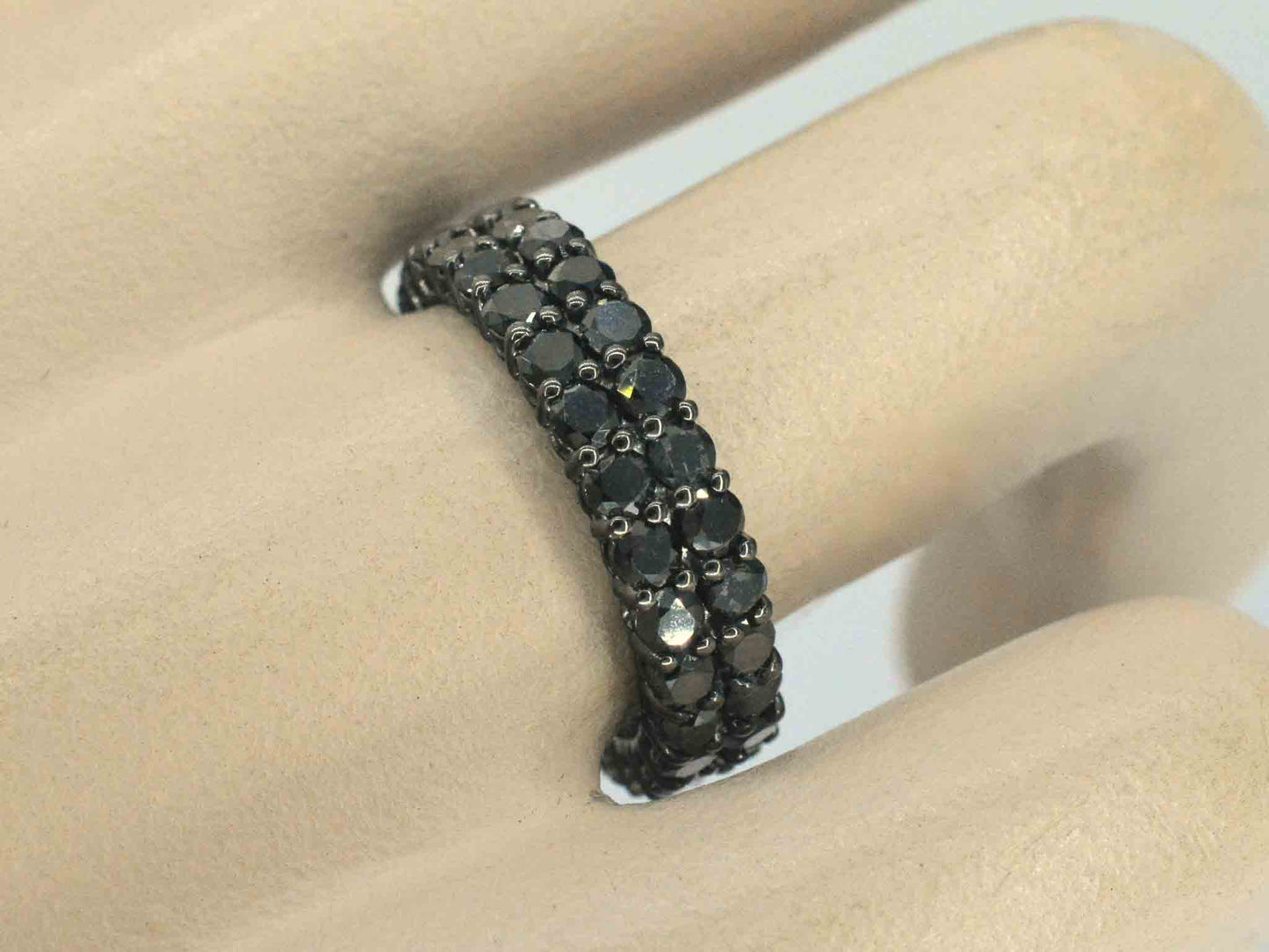 Gouden eternity ring met zwarte diamanten - zwart rhodium