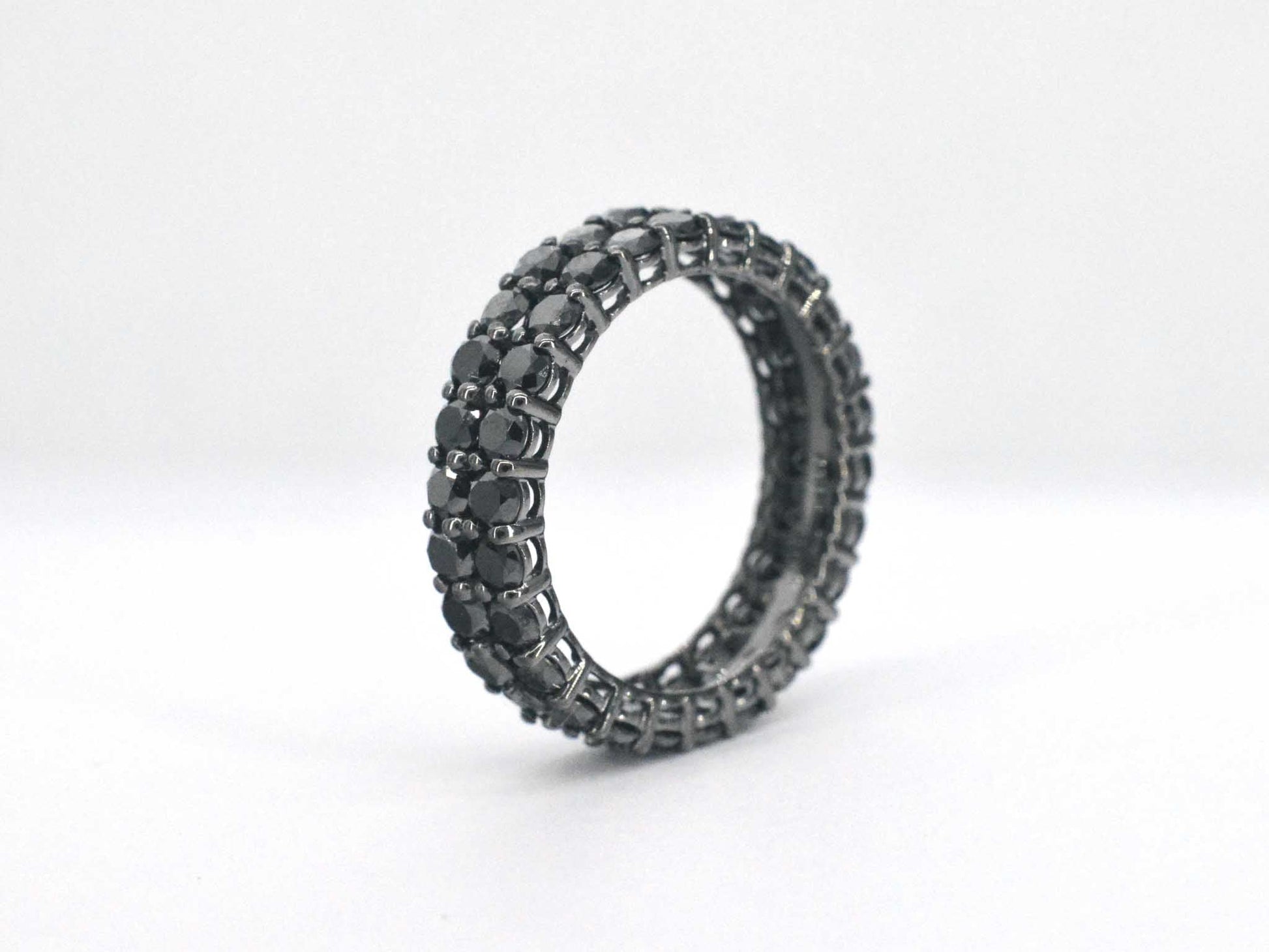 Gouden eternity ring met zwarte diamanten - zwart rhodium