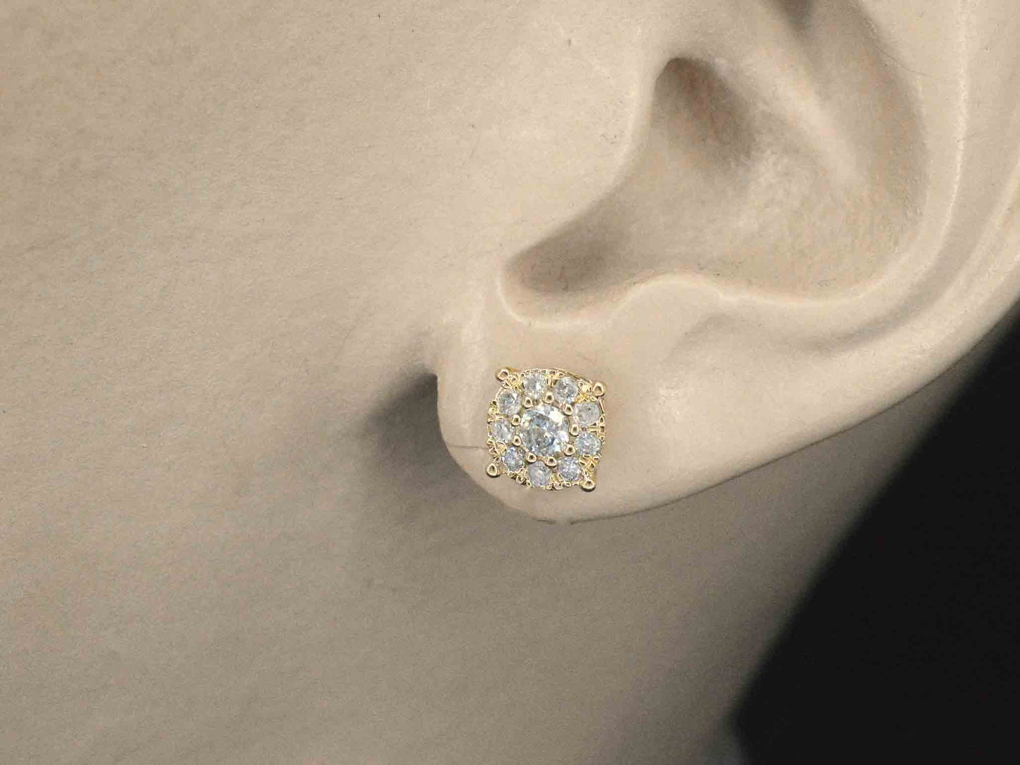 Gouden oorbellen met briljant geslepen diamanten