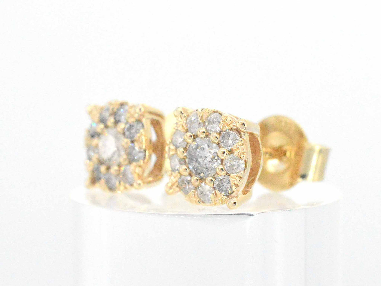 Gouden oorbellen met briljant geslepen diamanten