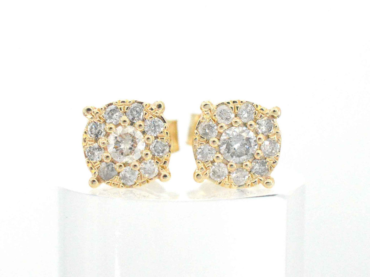Gouden oorbellen met briljant geslepen diamanten