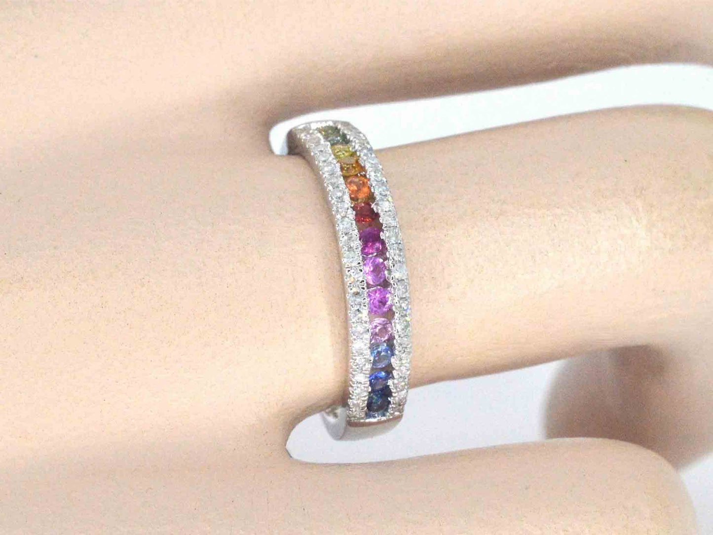 Witgouden ring met diamanten en multicolor saffieren