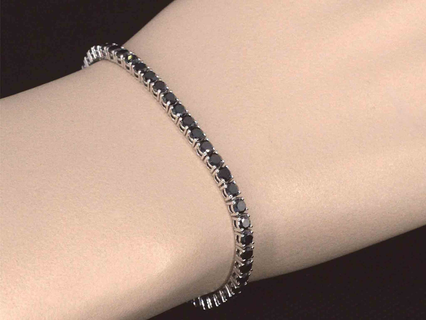 Witgouden armband met 7.00 carat zwarte Briljant geslepen diamanten