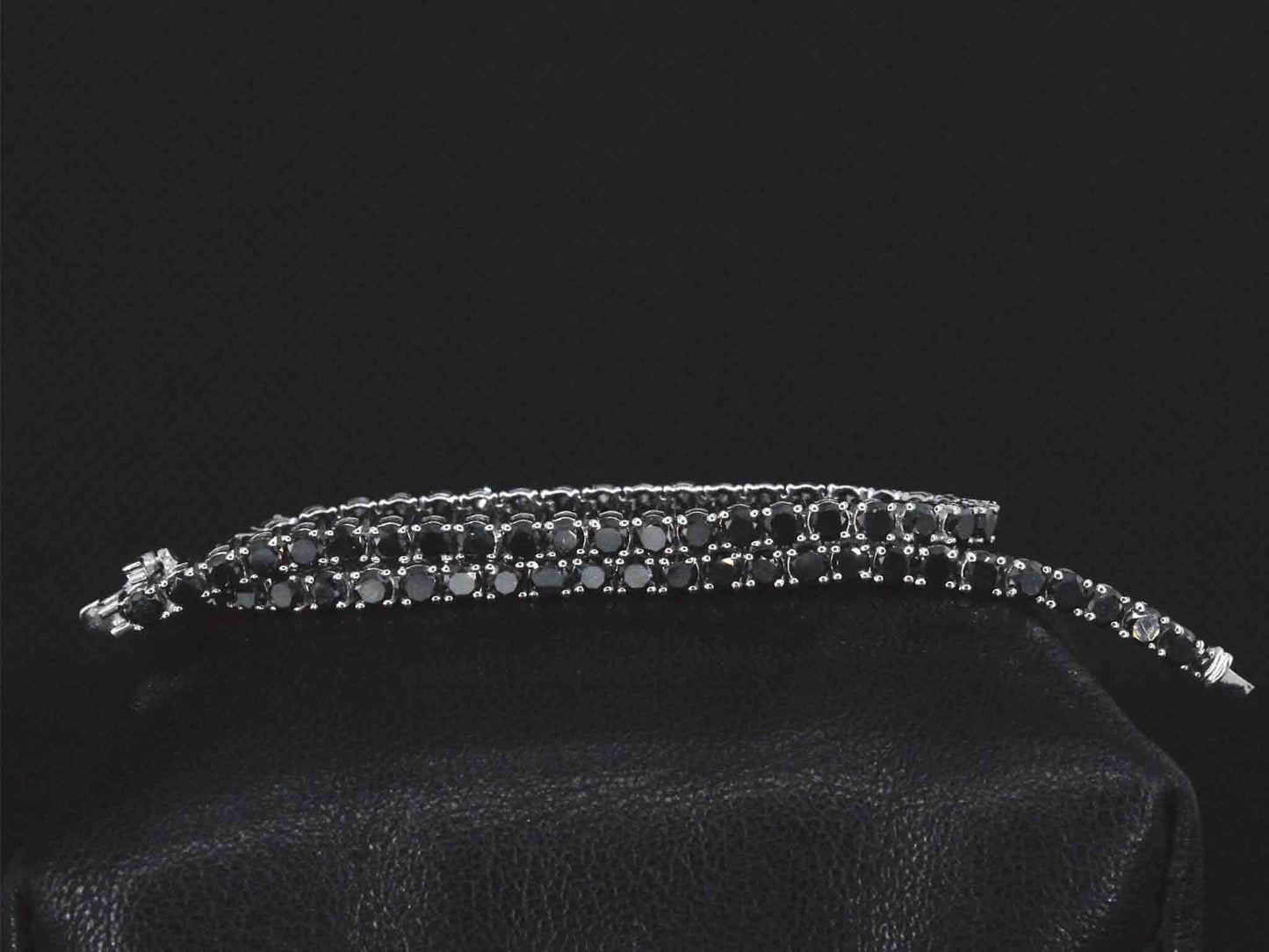 Witgouden armband met 7.00 carat zwarte Briljant geslepen diamanten