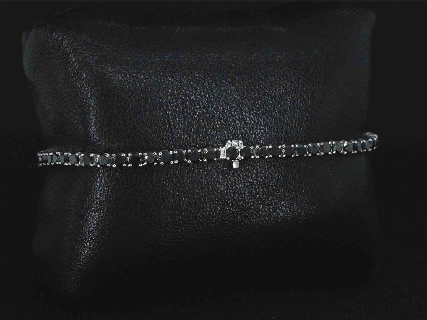 Witgouden armband met 7.00 carat zwarte Briljant geslepen diamanten