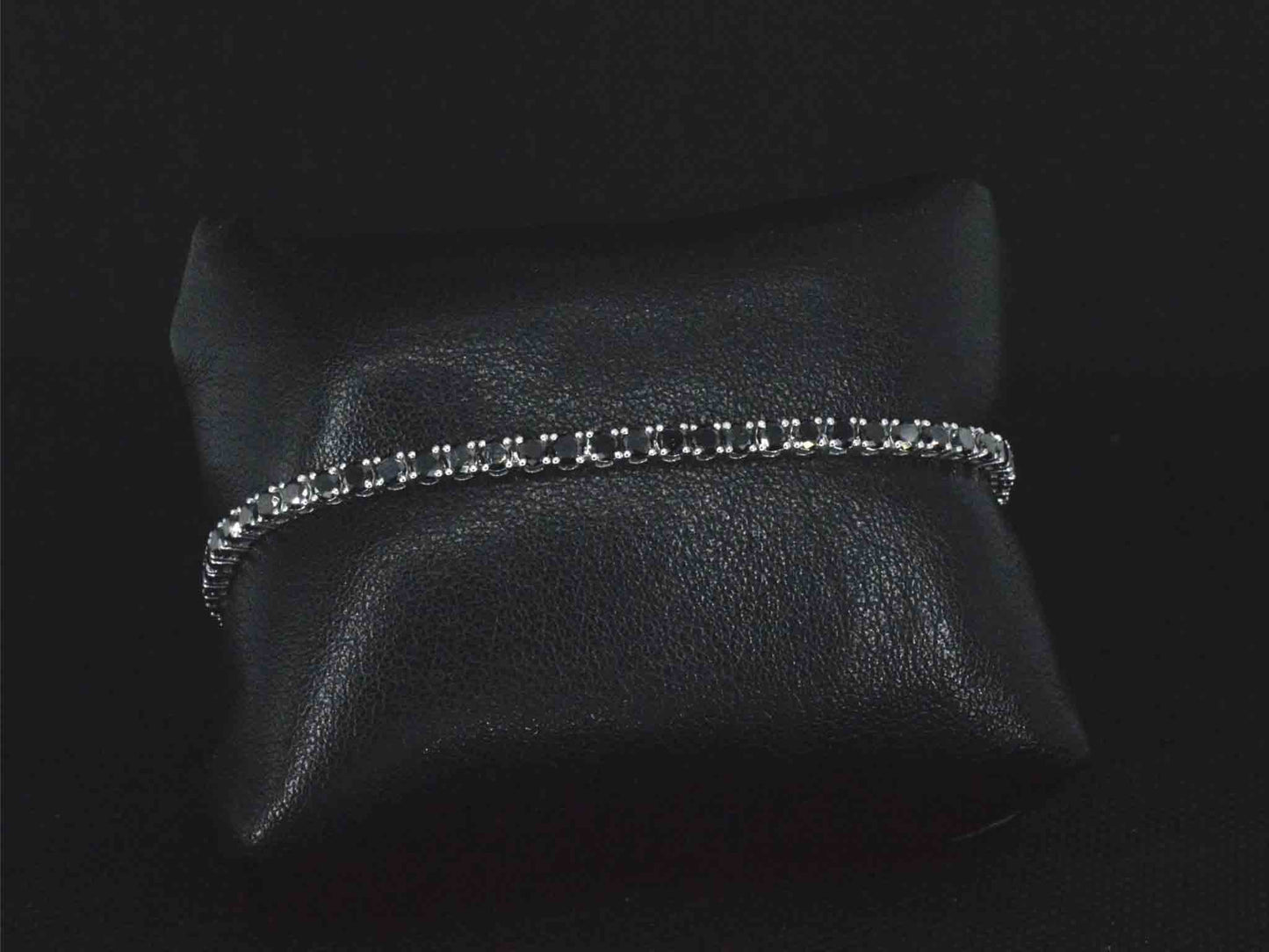Witgouden armband met 7.00 carat zwarte Briljant geslepen diamanten