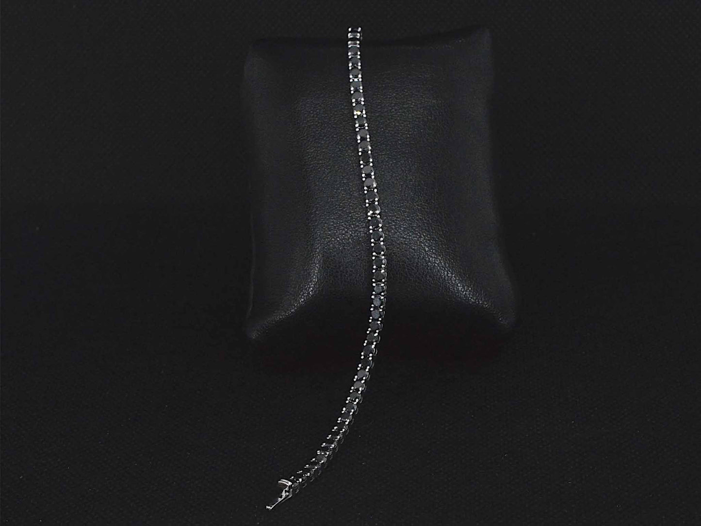 Witgouden armband met 7.00 carat zwarte Briljant geslepen diamanten