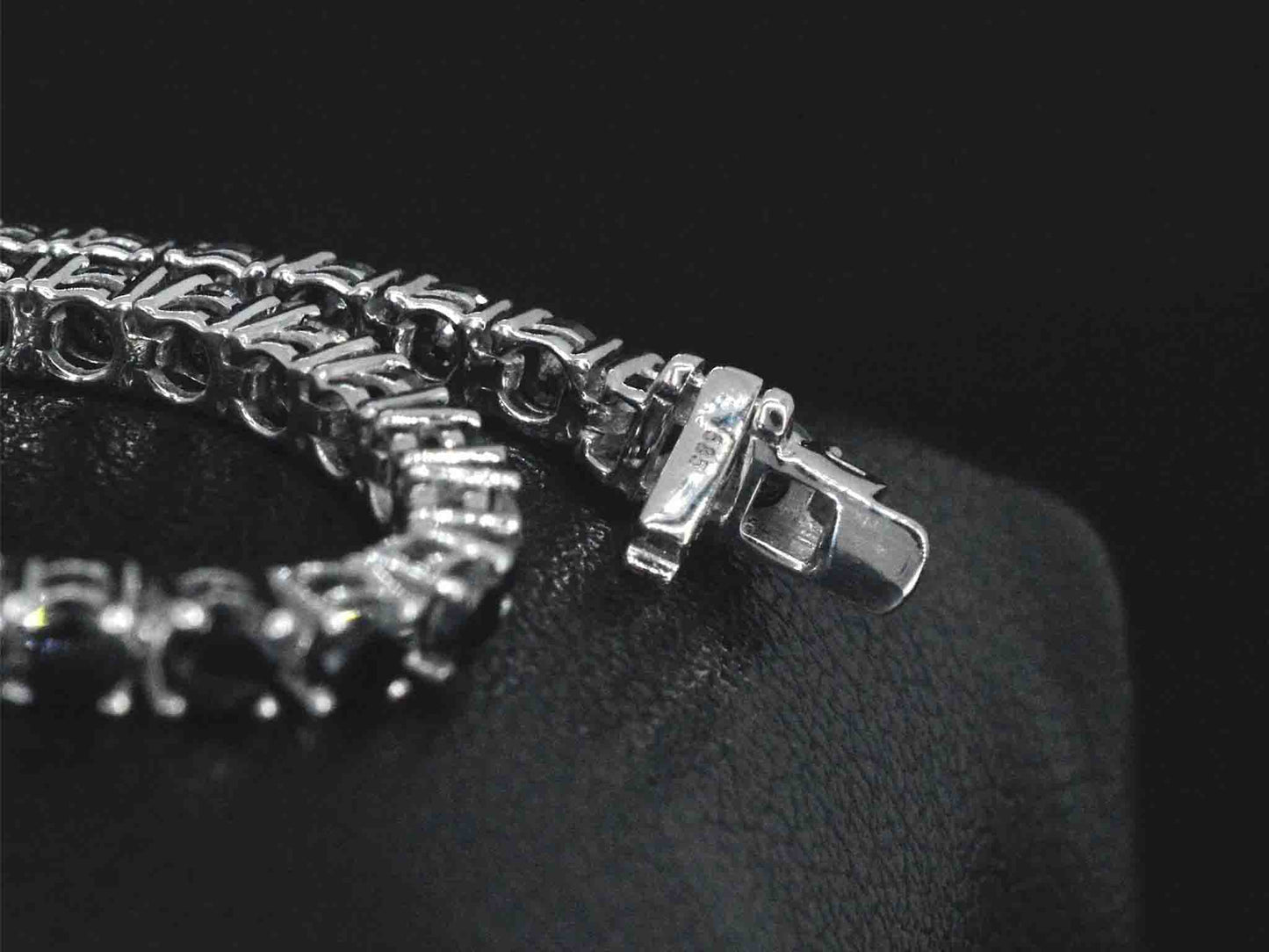 Witgouden armband met 7.00 carat zwarte Briljant geslepen diamanten