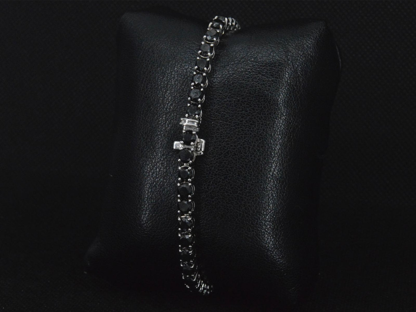 Witgouden armband met 16.00 carat zwarte Briljant geslepen diamanten