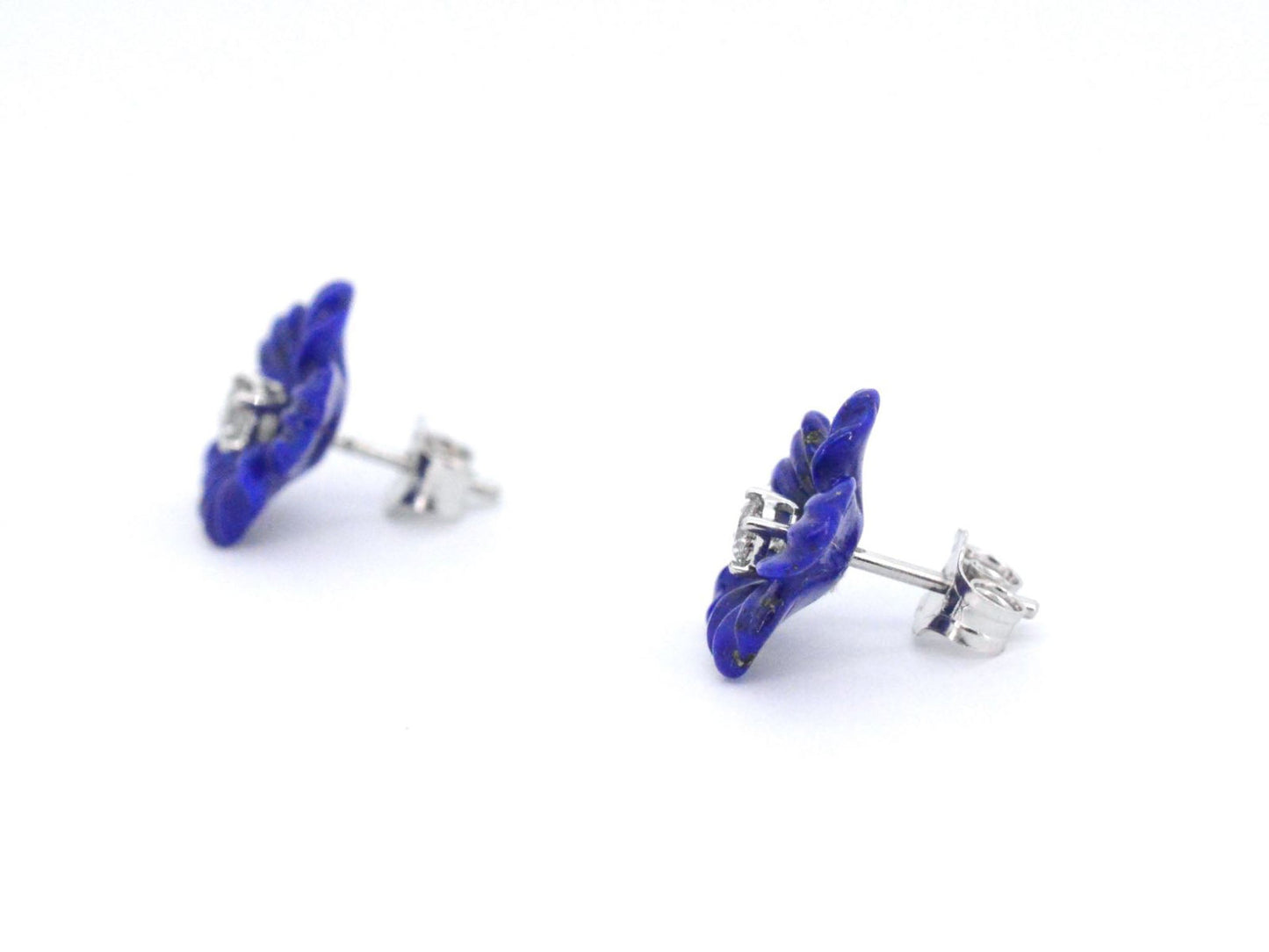 Witgouden oorbellen 0.18 carat met blauwe edele bloem en grote diamanten