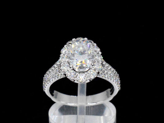 Witgouden ring met diamanten en een 2.11 carat oval shape