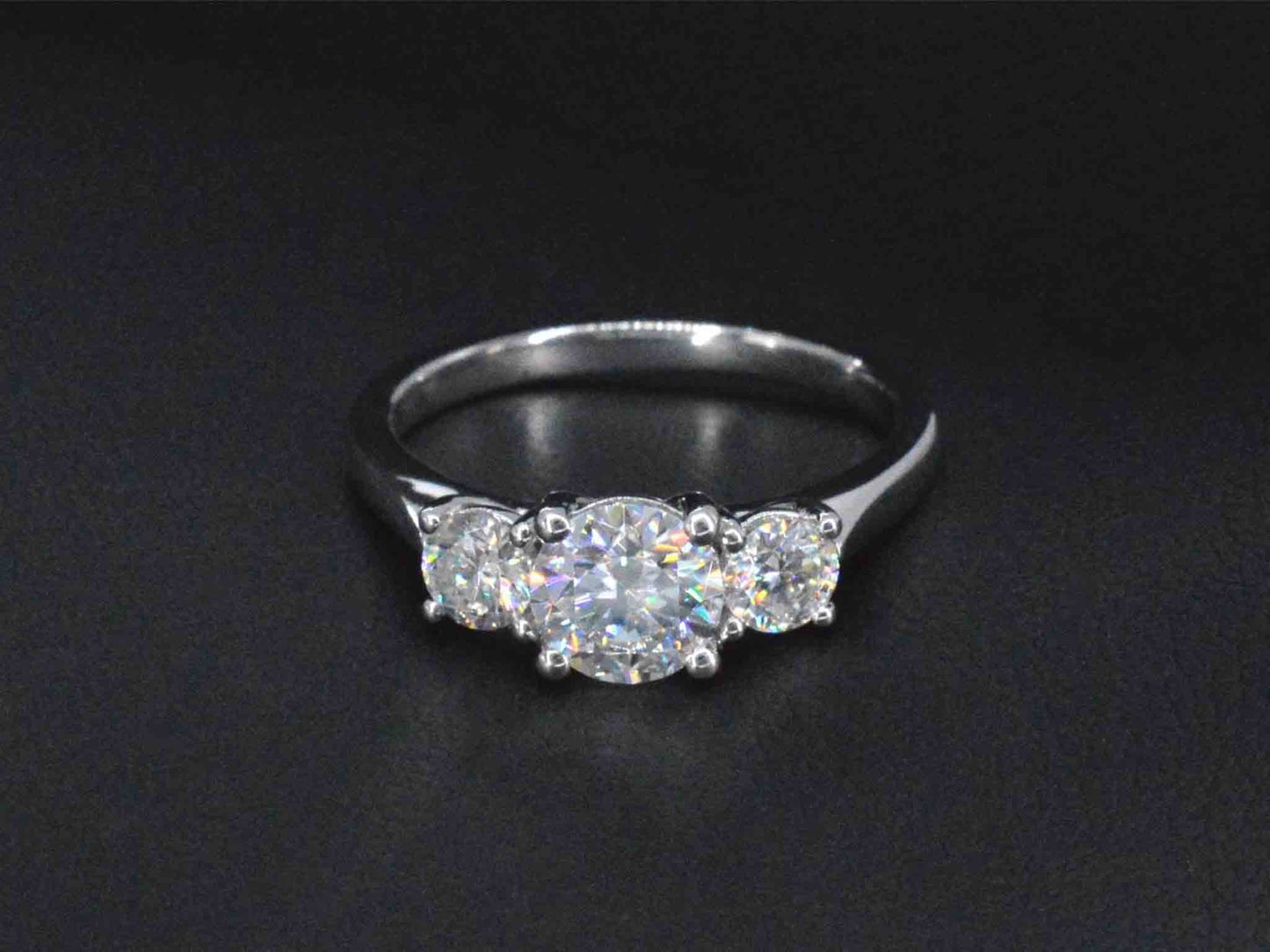 Witgouden trinity ring met 1.40 carat briljanten
