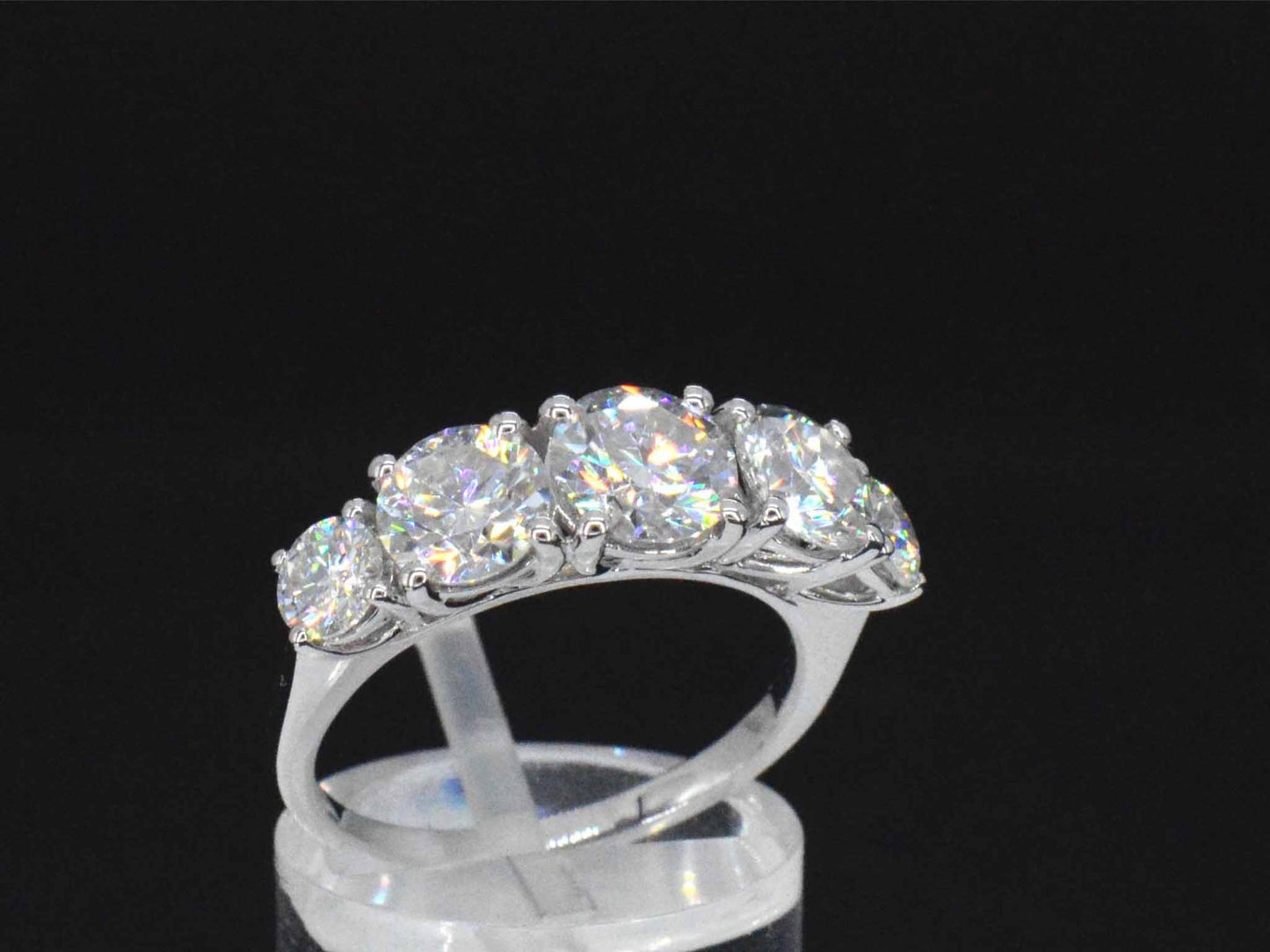 Witgouden ring met 2.90 carat briljanten