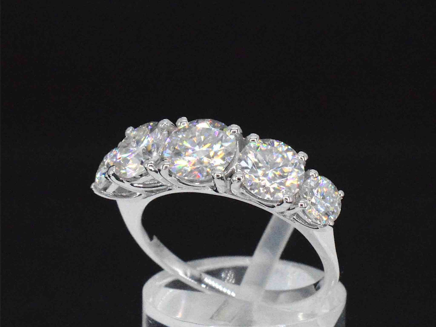 Witgouden ring met 2.90 carat briljanten