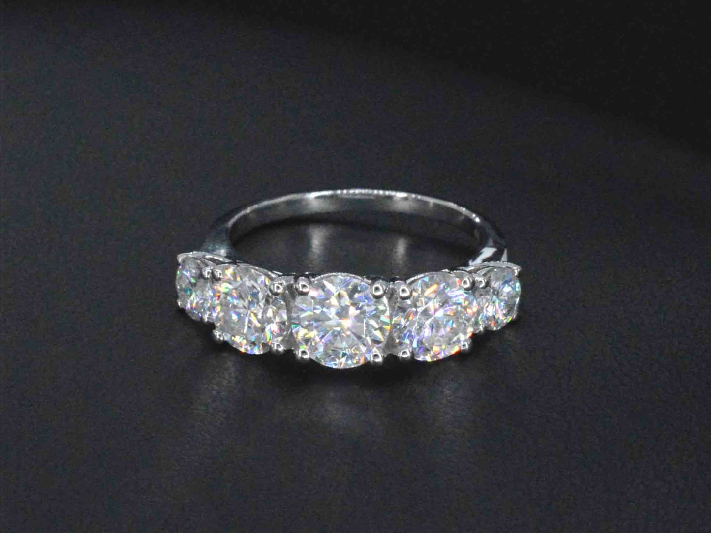 Witgouden ring met 2.90 carat briljanten