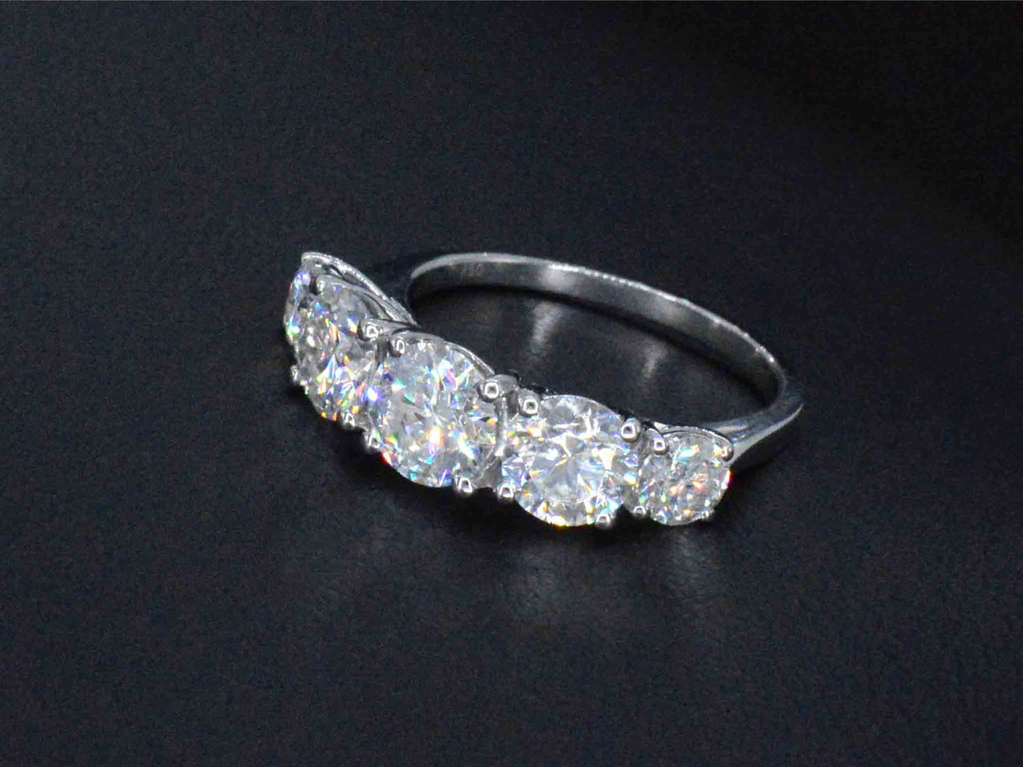 Witgouden ring met 2.90 carat briljanten