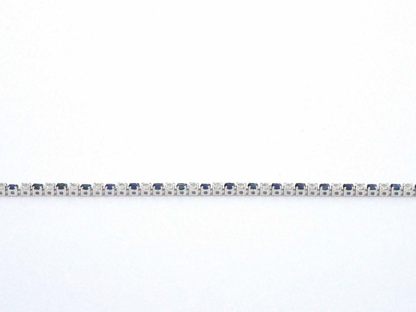 Witgouden tennis armband met diamanten en saffieren