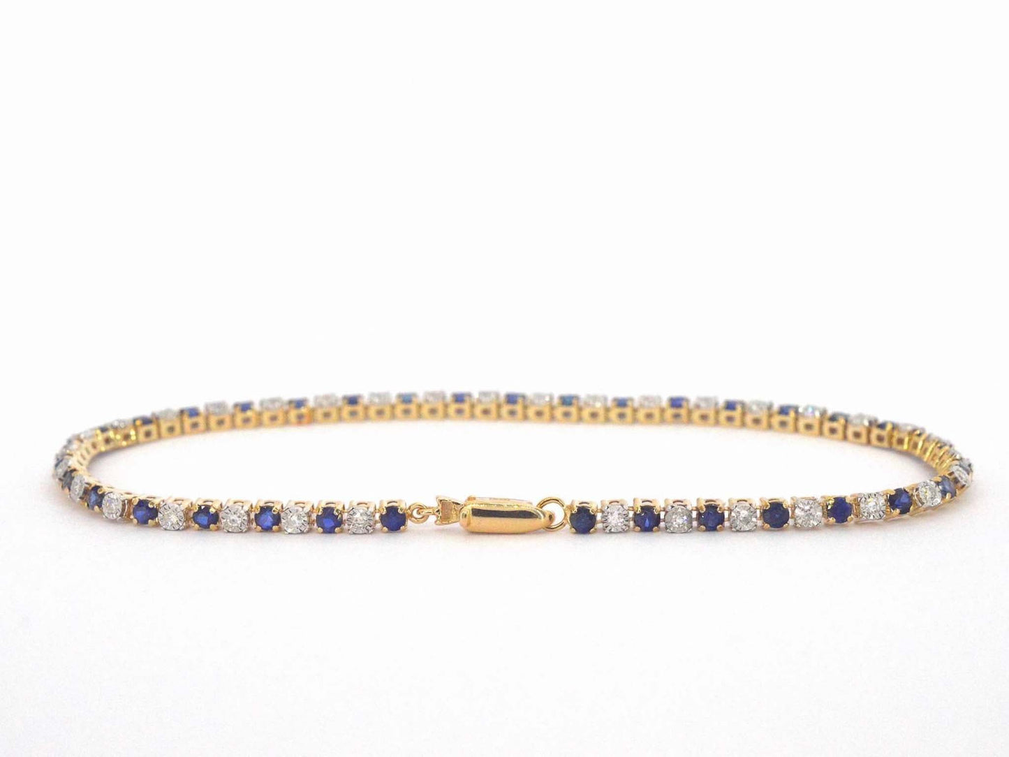 Gouden tennis armband met diamanten en saffieren