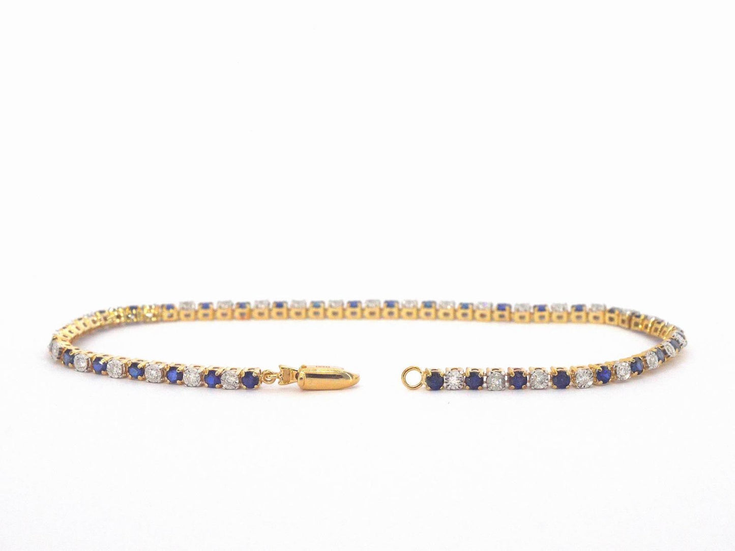Gouden tennis armband met diamanten en saffieren