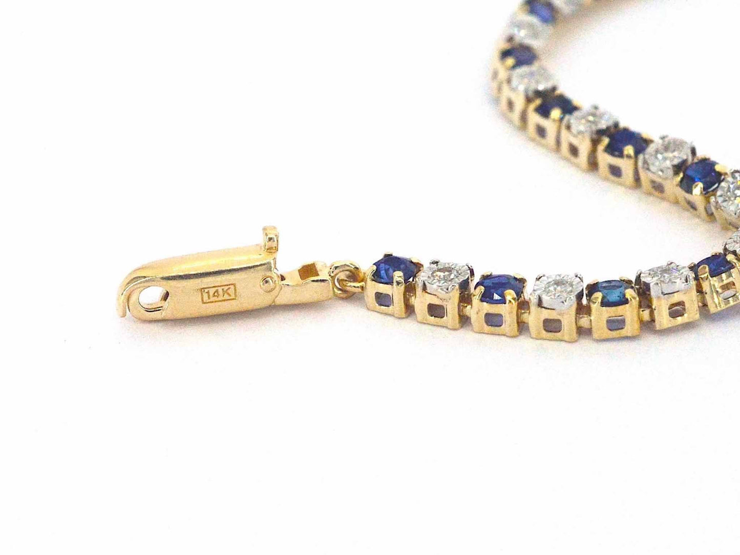 Gouden tennis armband met diamanten en saffieren