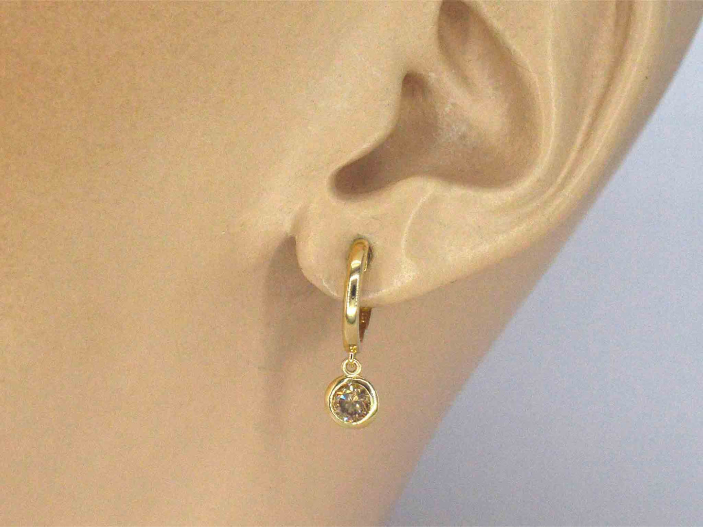 Gouden oorbellen met natuurlijke diamanten