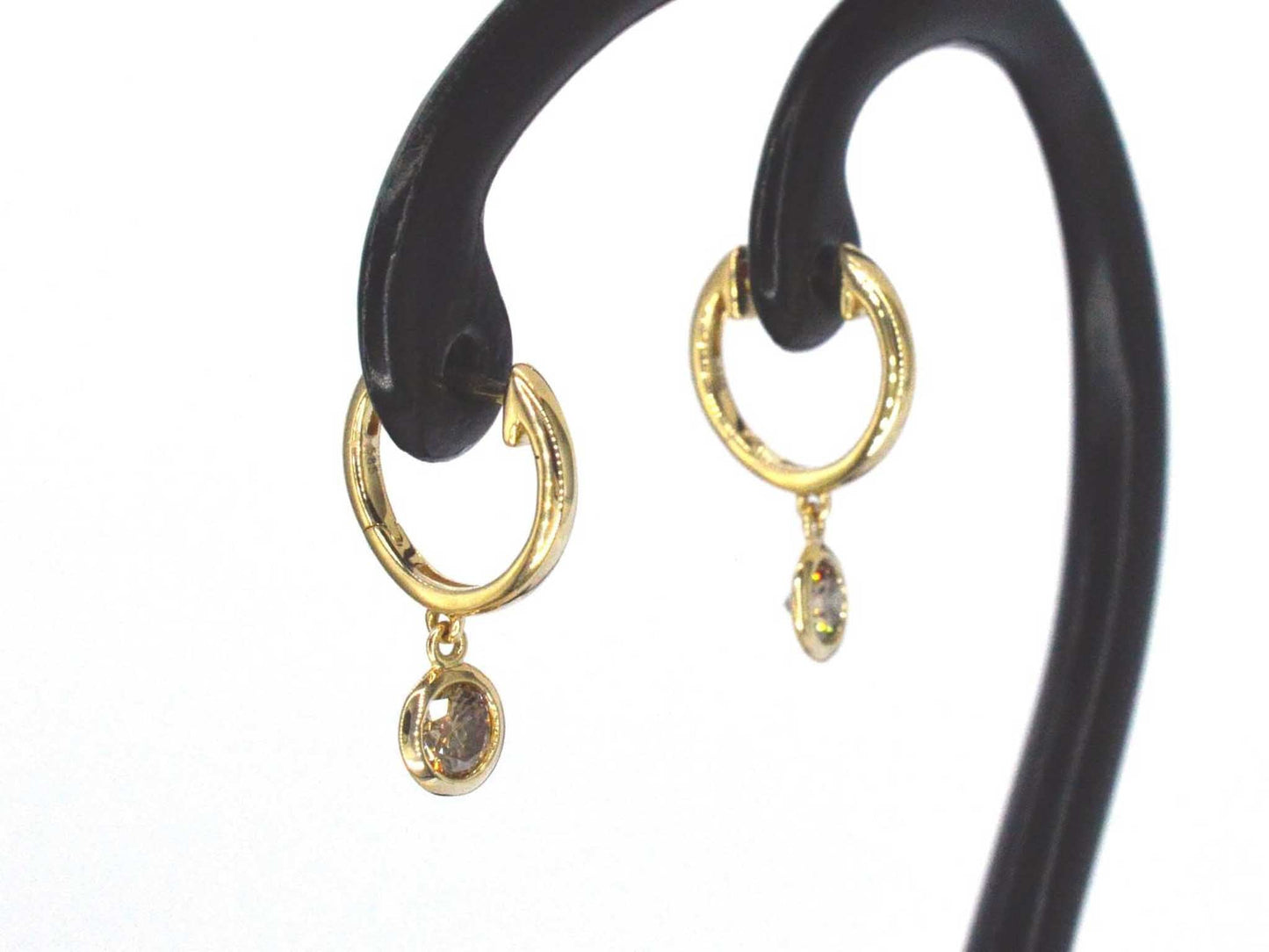 Gouden oorbellen met natuurlijke diamanten