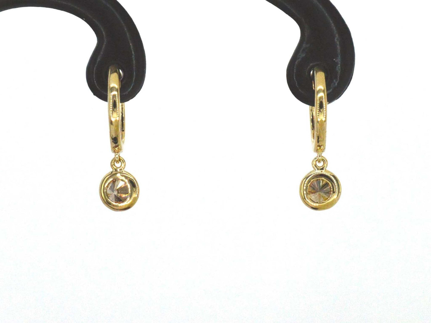 Gouden oorbellen met natuurlijke diamanten