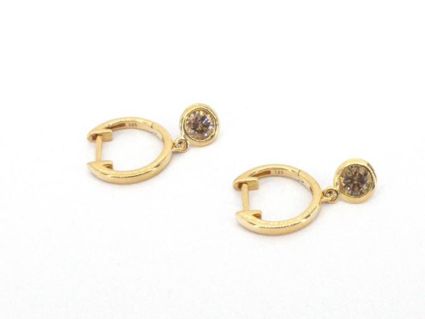 Gouden oorbellen met natuurlijke diamanten