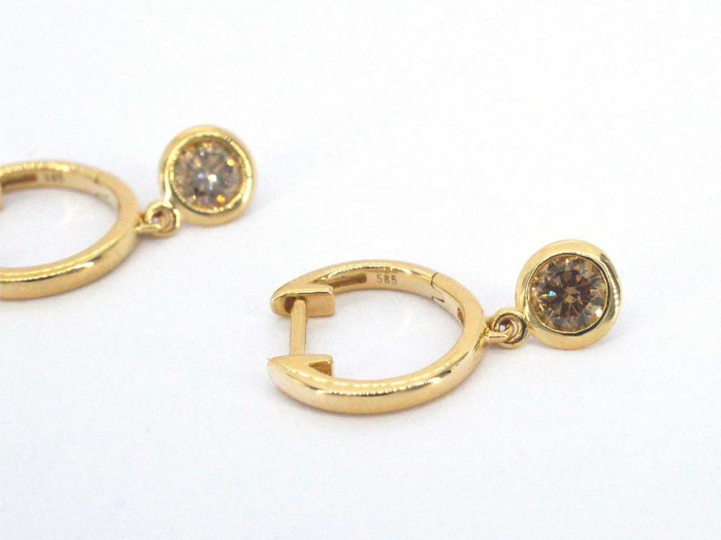 Gouden oorbellen met natuurlijke diamanten
