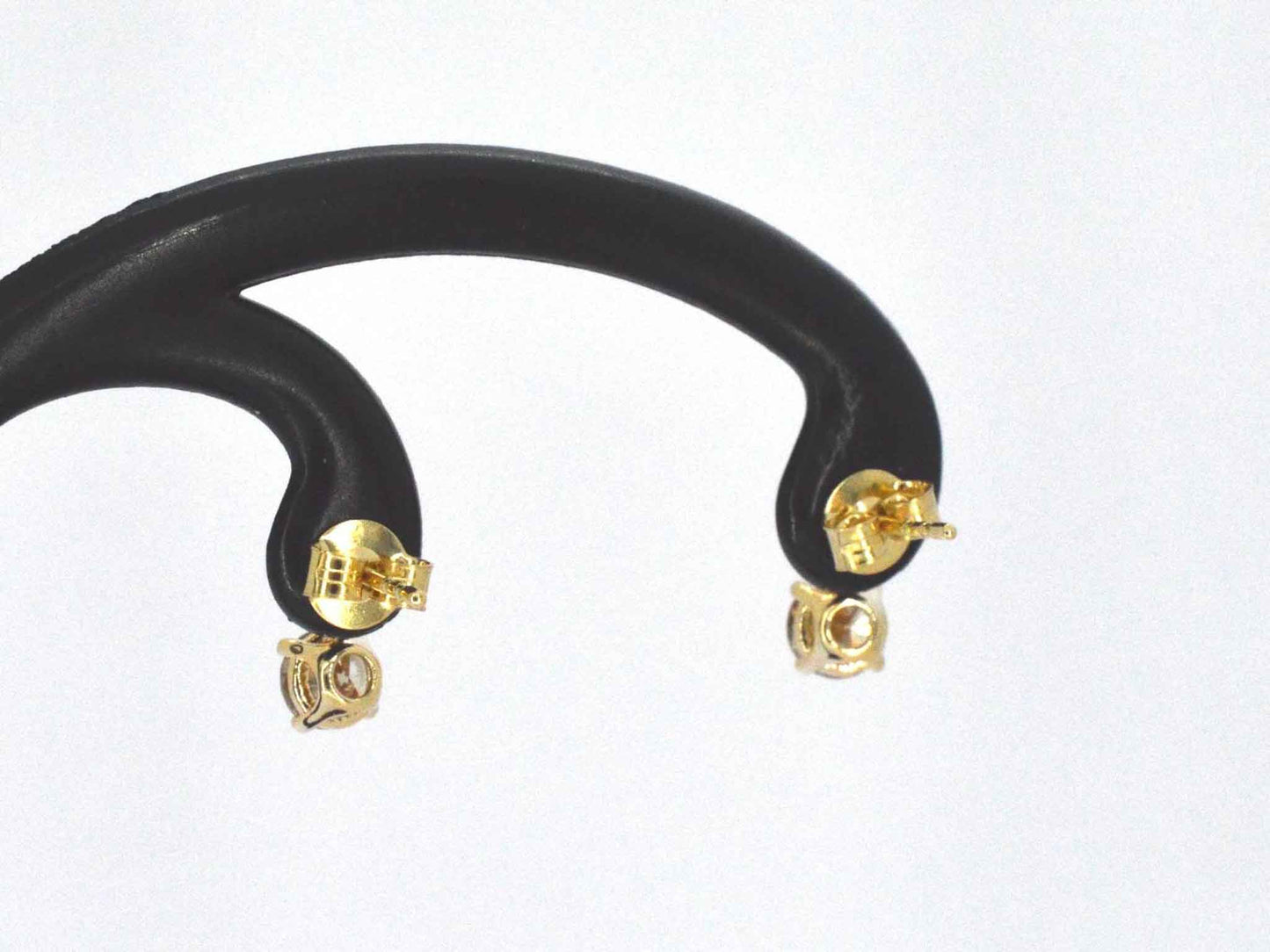 Gouden oorbellen met vier natuurlijke diamanten 1.60 carat